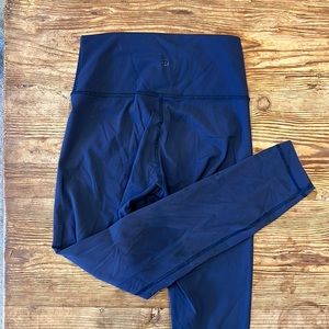 Lululemon size 4. Used but still good condition.